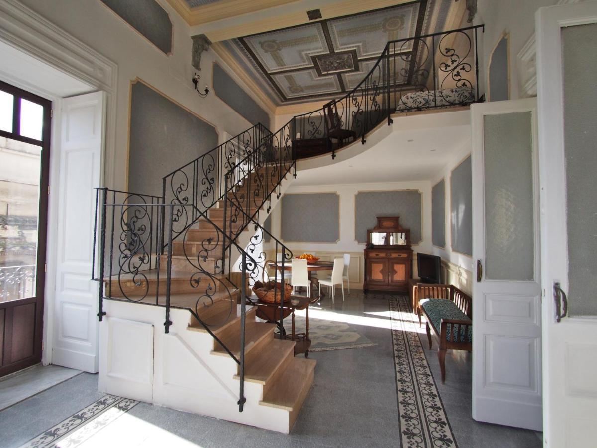 Casa Felice Nel Centro Storico, Tra Etna E Mare Appartement Catánia Buitenkant foto