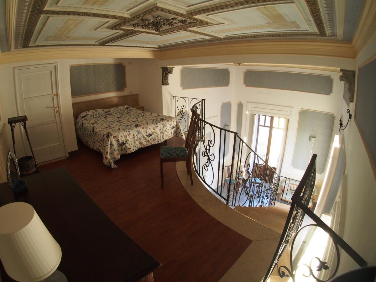 Casa Felice Nel Centro Storico, Tra Etna E Mare Appartement Catánia Buitenkant foto